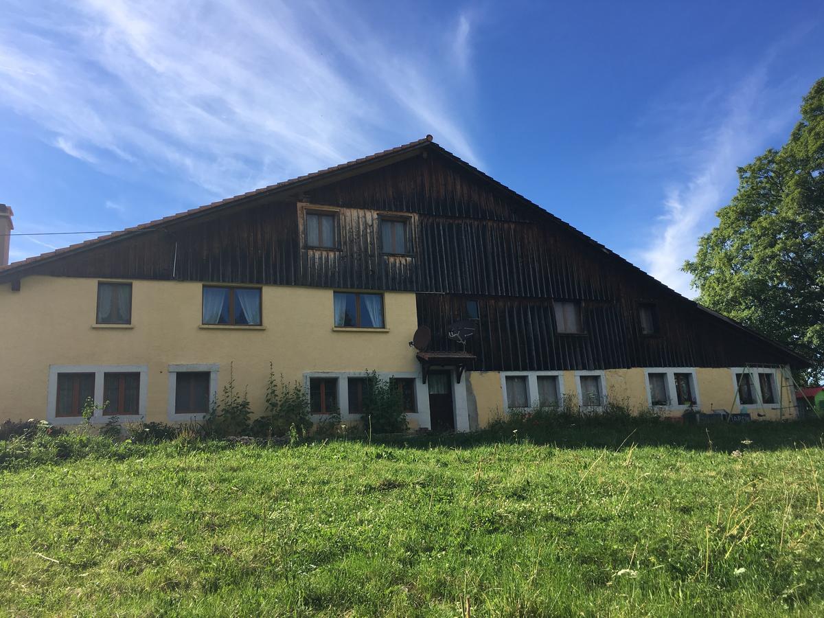 La Dernier Villa La Côte-aux-Fées Exteriör bild