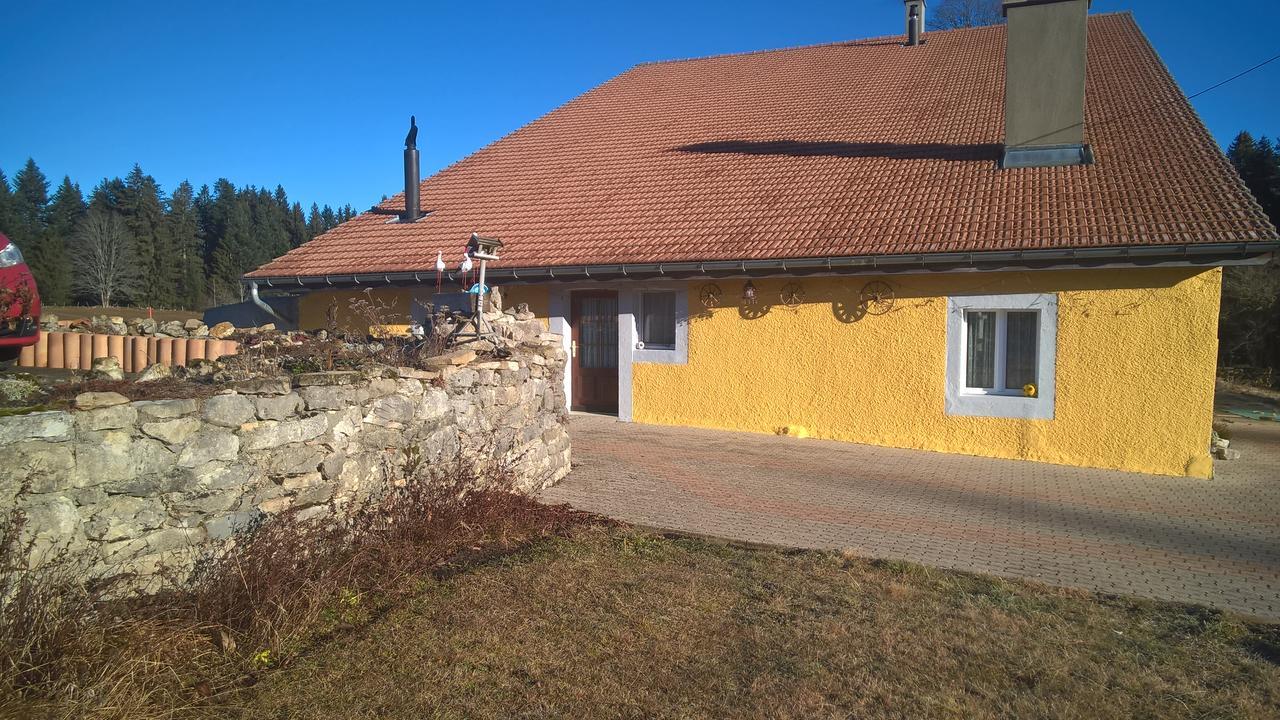 La Dernier Villa La Côte-aux-Fées Exteriör bild
