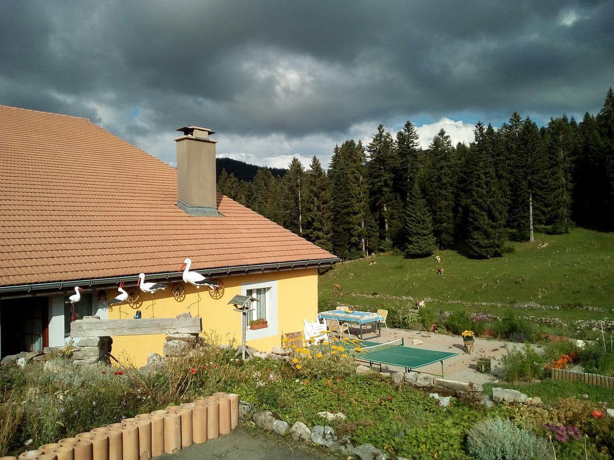 La Dernier Villa La Côte-aux-Fées Exteriör bild