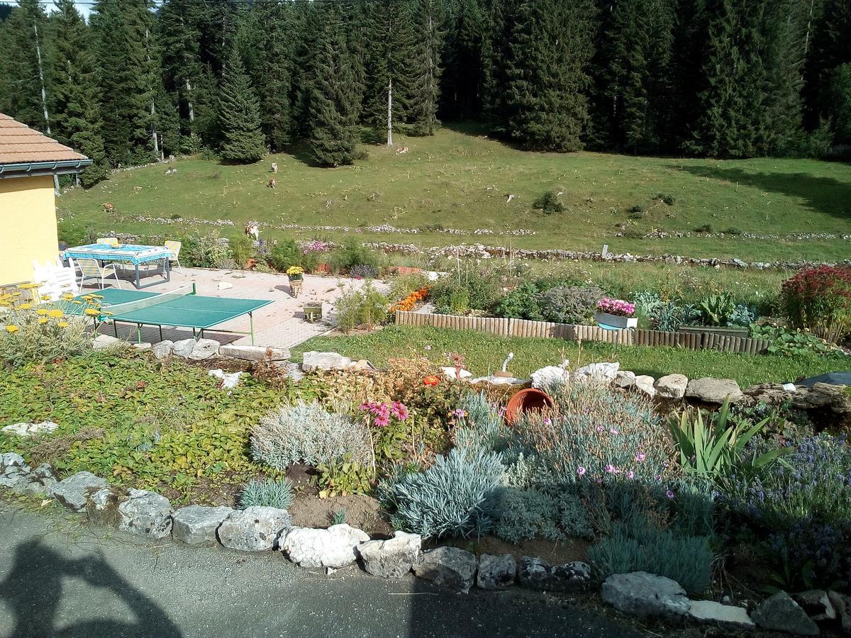 La Dernier Villa La Côte-aux-Fées Exteriör bild